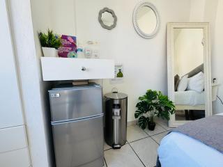 Polly's Home Aralias Boutique GuestHouse & PrivateSuites - 1