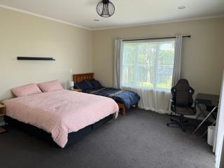 Light-filled home with peaceful outdoor space - 7