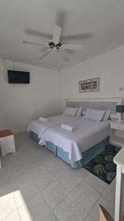 Bonanza Apartments - 0