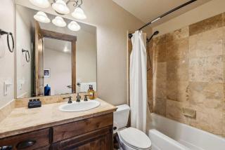 Private Swim Spa 15 Min to 3 Ski Resorts King Beds - 5