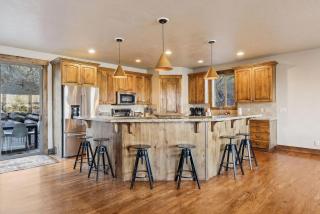 Luxury Park City Mountain Home Sleeps 14 with Hot Tub and Mountain Views - 1