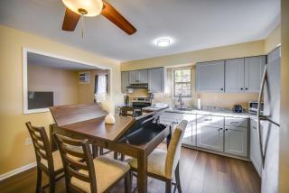 Less Than 1 Mi to Beach! Quaint Norfolk Duplex with Yard - 3