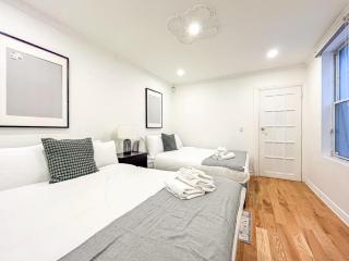 Luxury 3BR - Free Parking - Washer & Dryer - 8