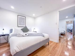 Luxury 3BR - Free Parking - Washer & Dryer - 9