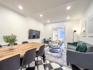 Luxury 3BR - Free Parking - Washer & Dryer - 1