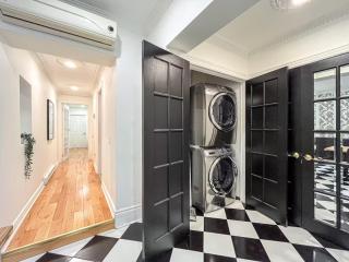 Luxury 3BR - Free Parking - Washer & Dryer - 4