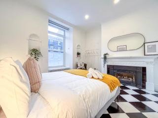 Luxury 3BR - Free Parking - Washer & Dryer - 7