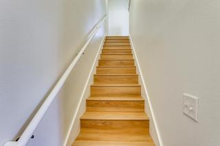 5 Mi to Univ of Arkansas Cozy Townhome with Deck - 1