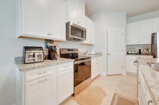 Florida Snowbird Haven with Pool! Easy I-75 Access - 2