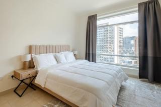 2BR Luxury Apartment in Downtown Opposite Mall and Fountain Entrance - 7