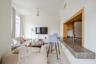 2BR Luxury Apartment in Downtown Opposite Mall and Fountain Entrance - 0