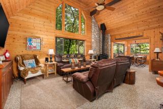 Wyldwood-Family Friendly-LOFT & BAR - Shaver Lake - 6