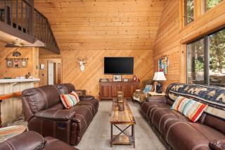 Wyldwood-Family Friendly-LOFT & BAR - Shaver Lake - 3