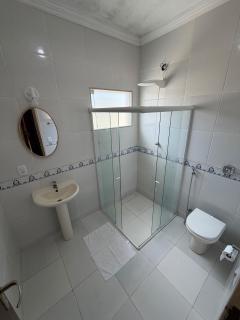 Casa aconchegante e espaçosa à 6 min da Praia - Ar condicionado - WIFI - Cozinha Completa - Garagem - 1