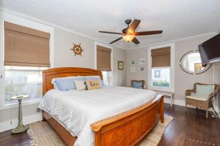 Cast A Waves by Sunsational Stays - Lower Unit Only, Steps to the Beach - 8