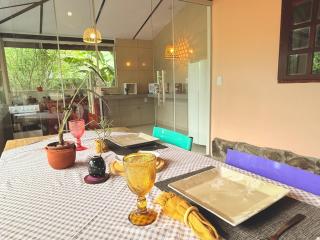 Chalé Pequi, Romântico e espaçoso, com ar cond conforto e aconchego - 9