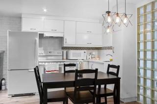 Elegant 1BR Suite - Washer & Dryer - Prime Location - 8