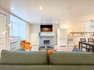 Elegant 1BR Suite - Washer & Dryer - Prime Location - 4