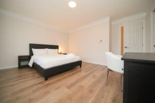 Home Base Van West 5 Bedrooms - 7