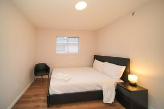 Home Base Van West 5 Bedrooms - 3