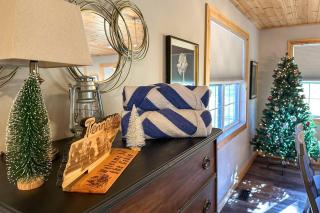 Fire Pit and Hot Tub Family Cabin in Seiverville! - 3