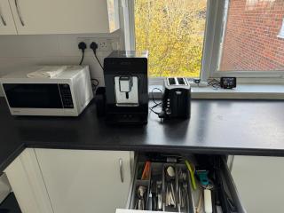 Bright & Cozy 1-Bedroom Flat in a Quiet Sutton - 3