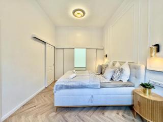 Luxurious Charm - Center Retreat 3DR - 2