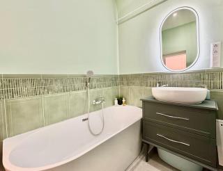 Luxurious Charm - Center Retreat 3DR - 1