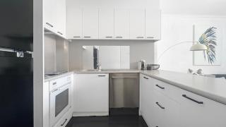 Walk to Grand Prix and St Kilda Beach - 7