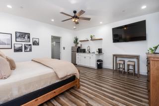 Ryann Suite at The Four Daughters Inn - 9