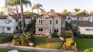 Walk to beach Great location Villa - 0