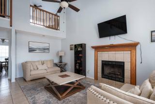 Fenced Yard • Patio & Grill • Pet Friendly - 8