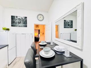 THE LION’S REST - BOUTIQUE APARTMENT SUITE. - 6