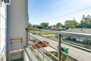 4 Mi to NRG Stadium Family Getaway with Balcony! - 8