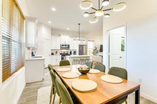 4 Mi to NRG Stadium Family Getaway with Balcony! - 4