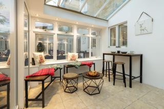 Modern 4-bed home Royal Wharf near Excel Canary Wharf London city airport The O2 -Free parking - 9