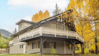 Bighorn by AvantStay Spacious Ski Cabin w Sprawling Porch Views Hot Tub - Vail - 8