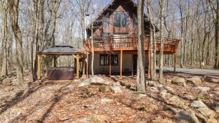 Hot Tub Sauna Deck Firepit Beach Access Near Skiing Grateful Escape by AvantStay - 7