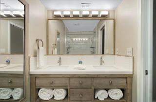 Large Townhouse, Walk to All! King Beds-Highlands - 1