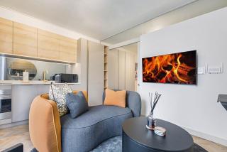 Luxury Executive Apartment At One Rosebank 1Bedroom and 1Bathroom - 8