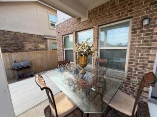 Spacious 5bedroom near Leander metro train station to downtown - 1
