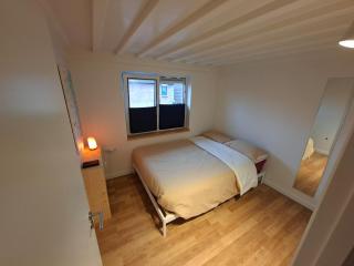 Spacious apartment with workplace close to the city center - 9