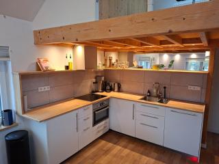 Spacious apartment with workplace close to the city center - 1