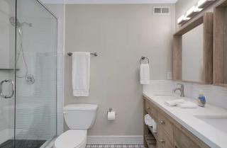 Lux Historic District Townhouse-WalktoAll-Highlands - 7