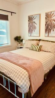 Kiama -Bed, Bathroom & Entrance - 0