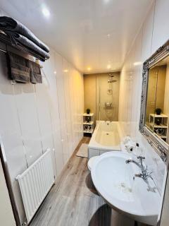 THE LION’S REST - BOUTIQUE APARTMENT SUITE. - 5