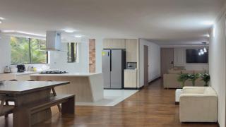 5BR 240 m² Fully Refurbished El Tesoro - 3