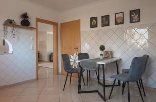 Familienwohnung mit Whirlpool Badewanne und Balkon - 8