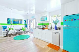 D- Hip & Stylish NoHo Family-Friendly Home near Universal & Hollywood with Patio - Hot Tub - Games - & Parking - 8