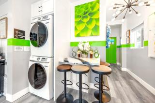 D- Hip & Stylish NoHo Family-Friendly Home near Universal & Hollywood with Patio - Hot Tub - Games - & Parking - 6